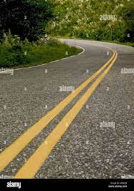 straight yellow line road