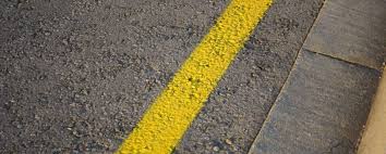 single yellow line on edge of road