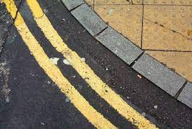 yellow lines edge of road