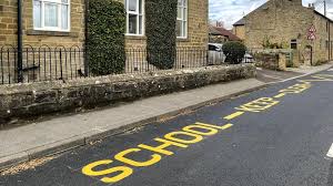 zig zag yellow lines on road