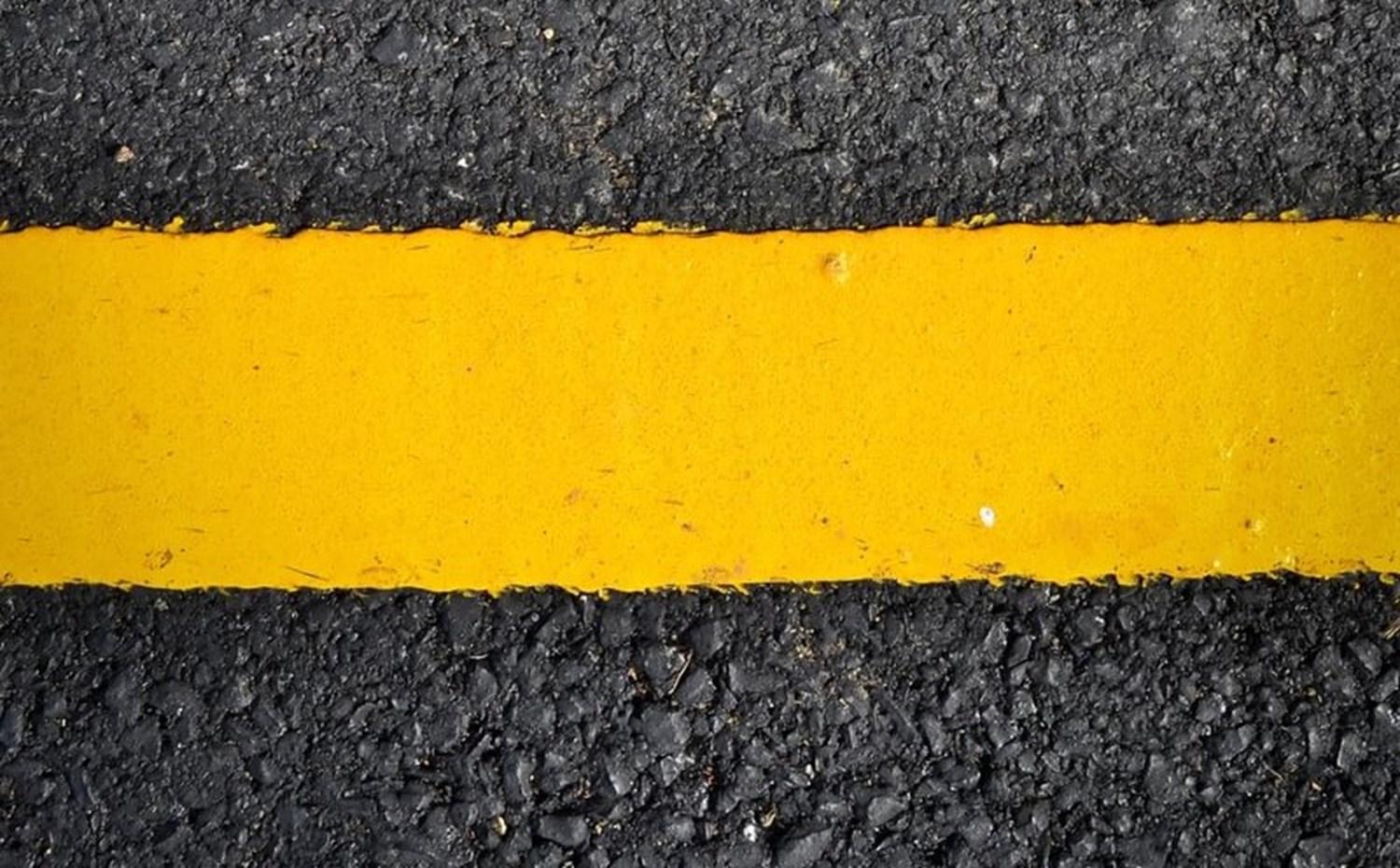 single yellow line sunday